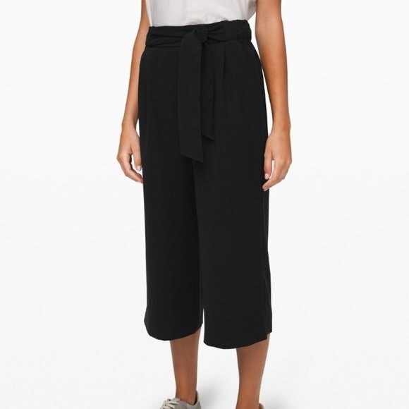 Lululemon Black Noir Crop Pants Size 6 - Picture 4 of 15